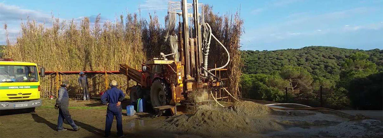 Girbau Sondetjos i Pous d’Agua personas con maquinaria