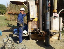 Girbau Sondetjos i Pous d’Agua hombre trabajando