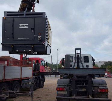 Girbau Sondetjos i Pous d’Agua grúa alzando máquina